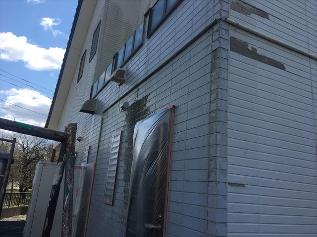 笠間市来栖町で窯業系サイディング外壁　部分（補修）塗装作業をしてきました