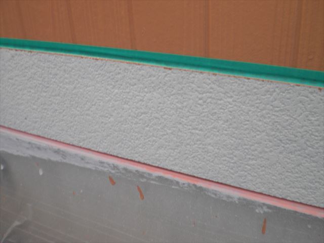 サイディング外壁の上塗り作業