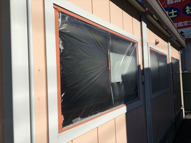 水戸市笠原町で瓦棒屋根と金属サイディングの下塗り（錆止め）作業をしてきました