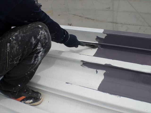 折板屋根の上塗り