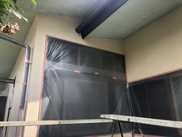 水戸市堀町 外壁・屋根塗装工事西・面・北面の下塗りと軒天セラマイルド仕上げ
