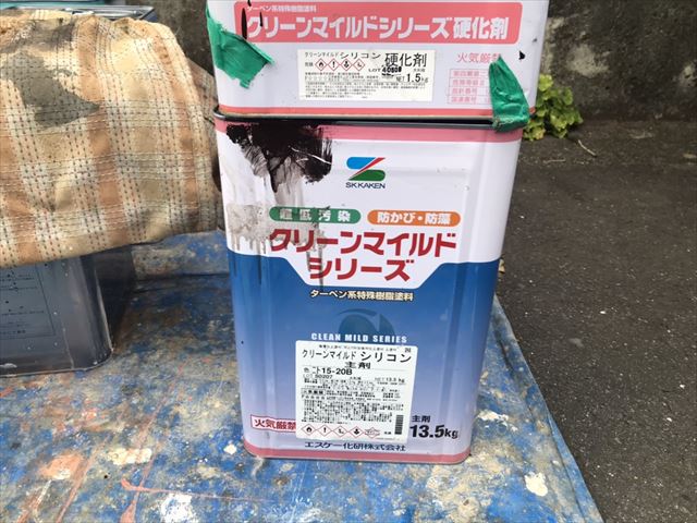 水戸市堀町外壁塗装・脚立足場で2面ずつ外壁仕上　附帯部塗装後南面と東面に移行