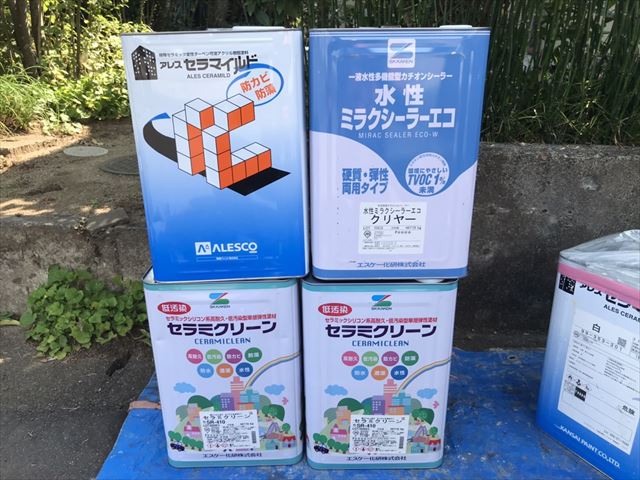 水戸市堀町外壁塗装・脚立足場で半分ずつ外壁仕上げ。リシン下地にセラミクリーンで耐久×美観を両立