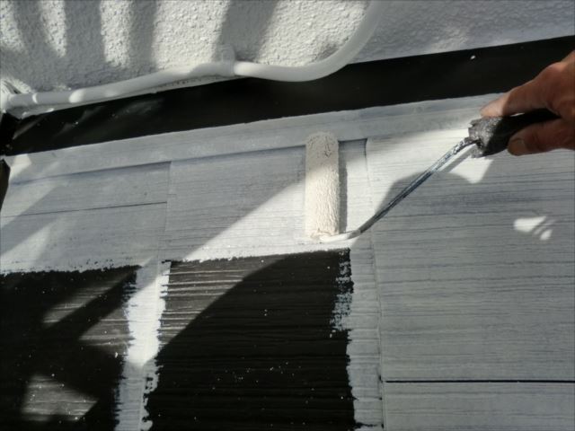 玄関ポーチ屋根シーラ塗装、リファイナー遮熱シーラー