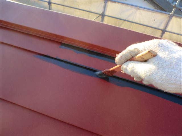 鉄板屋根着色上塗り1回目刷毛塗り、ヤネフレッシュＳI