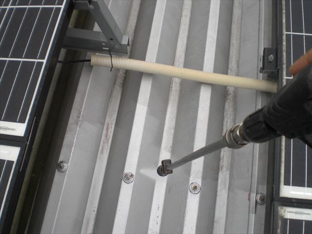 折板屋根　高圧洗浄
