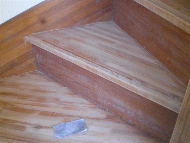 階段塗装前