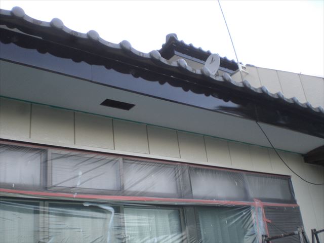 笠間市金井町にて外壁の中塗り、下塗り塗装作業をやってきました