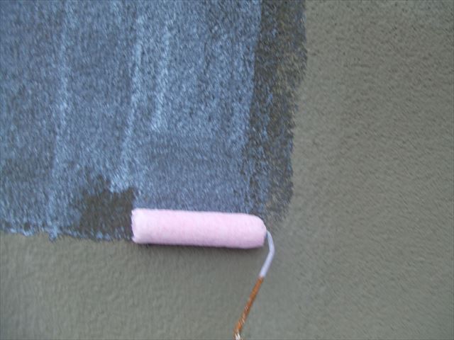 外壁シーラー塗布、ミラクシーラーエコクリヤー