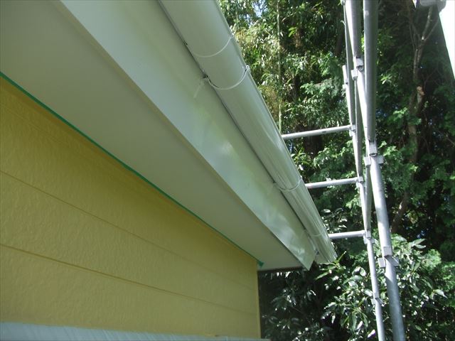 破風板、軒樋塗装後、コスモマイルドシリコン２