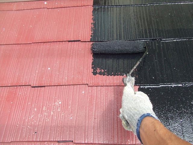 下屋根（1階屋根）1回目塗装、ヤネフレッシュシリコン