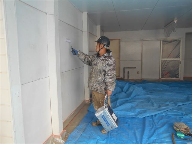 Ｍ邸壁下塗り中
