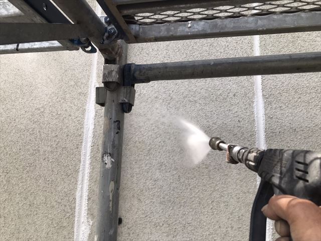 笠間市稲荷神社近くで屋上防水・外壁塗装工事を行っています！本日は外壁の高圧洗浄をしてきました。