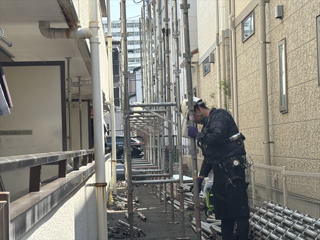 取手アパート外壁塗装足場