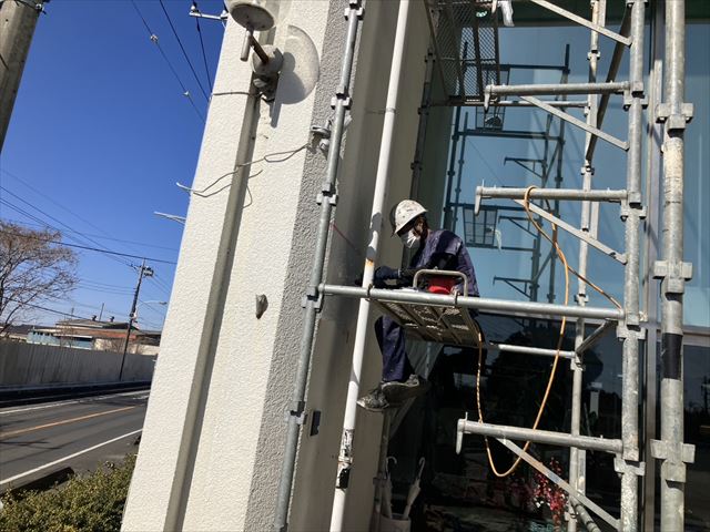 東海村雨樋解体中