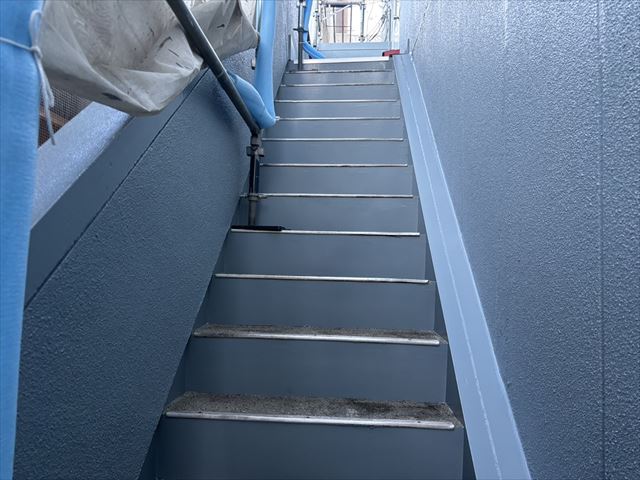 笠間市で外壁塗装・屋上防水が完了！最終仕上げと補修（ダメ直し）を行いました