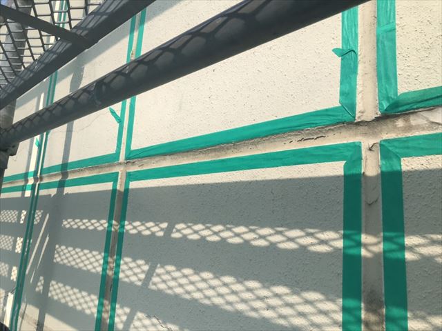 シール　5日目　水戸市南町アーケード街の塗装：シーリング完了！狭い足場でのプロの技