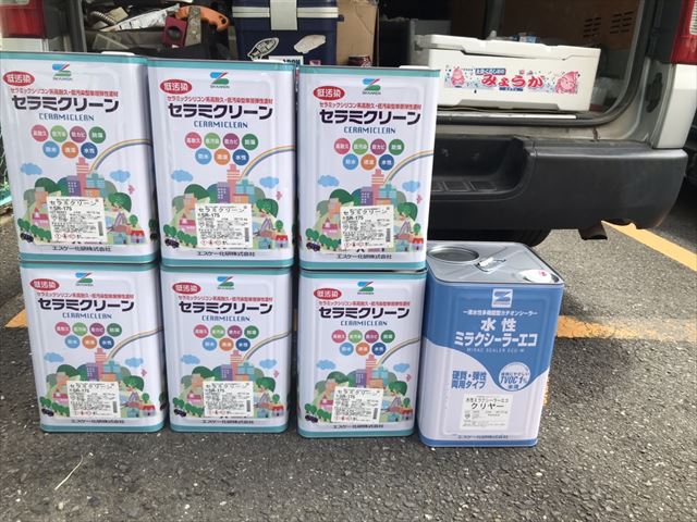 水戸市南町アーケード街　外壁塗装工事｜セラミクリーンで厚塗り仕上げ！耐久性重視の中塗り工程を解説