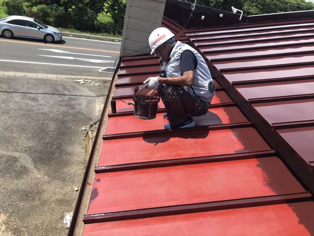 笠間市瓦棒屋根塗装中