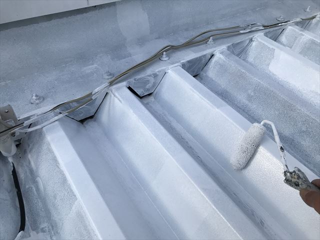 水戸折板屋根遮熱シリコン塗装錆止め2回目