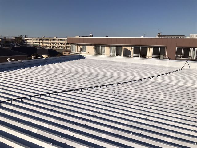 水戸折板屋根遮熱シリコン塗装錆止め完了